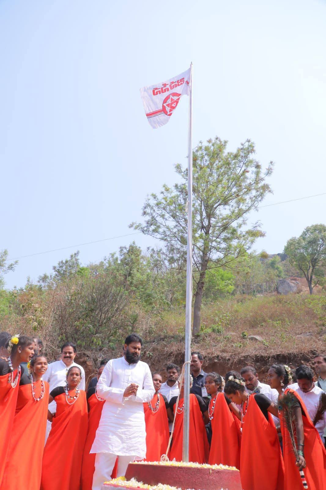 జనసేన ఆవిర్భావ దినోత్సవం: పాడేరులో పతాకావిష్కరణ చేసిన పవన్ కళ్యాణ్